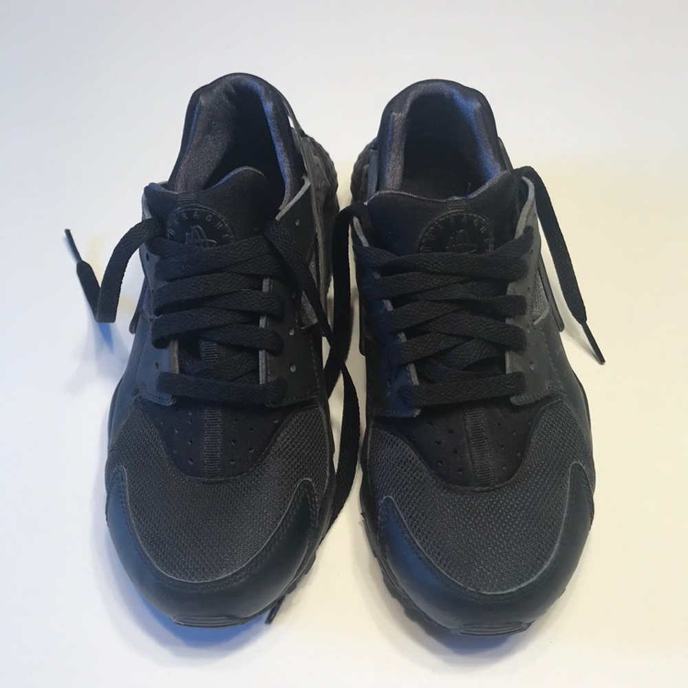 Nike sneakers size 6Y